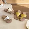 Chinelos Flip-Flops Estilo Francês Sandálias Romanas 2026 Verão Novo Versão Coreana Sandálias de Tira Fina para Meninas Sapatos de Praia com Solado Macio