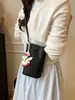 Bolsa pequena elegante e estilosa para mulheres, nova bolsa transversal versátil de verão 2026, compacta e leve, adequada para caminhar e carregar um telefone celular