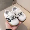 Zapatos de Skate para Niños 2026 Primavera/Otoño Unisex Zapatos Blancos Suela Suave Zapatos para Bebé Zapatos Individuales Zapatillas para Correr Caña Baja Zapatos para Niños Pequeños Venta al por Mayor