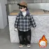 Casaco de Lã Acolchoado com Capuz Estilo Coreano Novo Estilo Outono/Inverno 2026 para Meninos Roupas Espessas Infantis