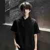 Camiseta Regular com Gola Alta, Zíper Diagonal Cinza, Ombro Normal para Homens, Estilo Americano de Verão, Corte Quadrado, Tecido Pesado, Manga Curta, Ajuste Limpo, Meia Manga