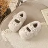 Sapatos Peludos Fofos 2026 Outono/Inverno Novos Estilo Coreano Sapatos de Princesa para Meninas com Laços Solado Macio Sapatos de Algodão Quente com Veludo