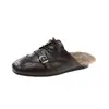Fivela revestida de couro estilo britânico bico quadrado moda outono e inverno mule slip-on pantufas de meia peludas para mulheres 2026 pantufas de algodão
