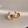 Pendientes de Perla de Concha Estilo Minimalista Francés Aguja de Plata, Pendientes Versátiles de Moda y Exquisitos con un Toque de Lujo Ligero y de Alta Gama para Mujer