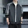 Chaqueta Deportiva para Hombre Estilo Americano con Tres Rayas y Bloques de Color, Cuello Alto, Primavera y Otoño, Juvenil, Moderna, High Street, Versátil, Fresca