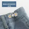 Calças Mágicas com Botão Margarida para Ajuste na Cintura, Ajuste de Tamanho, Broche de Fivela Sofisticado, Acessório para Fixar Roupas Anti-Exposição
