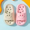 Pantuflas de baño para niños, verano, para niños y niñas, antideslizantes, huecas con drenaje, no apestan los pies, para interior en casa, sandalias de suela blanda