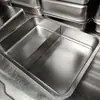 Tigelas de servir em aço inoxidável para creches, pratos quadrados de dois compartimentos para espetinhos, hot pot picante, oden, pratos frios e comida cozida, pratos multi-compartimentos.