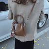 Bolso bandolera retro tipo cesta para verduras para mujer, otoño e invierno 2025, nueva tendencia coreana, pequeño bolso de mano, versátil.
