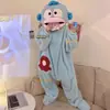 Gran stock disponible para comercio electrónico transfronterizo: Pijama entero popular para mujer de otoño e invierno de forro polar coral engrosado y forrado Hanton pez feo