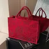 Nova Bolsa de Mão Bordada Estilo Chinês para Mulheres 2026 Novo Modelo Vermelha Bolsa Tote de Grande Capacidade Presente de Casamento Bolsa de Noiva