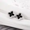 Bestseller transfronterizo: Exquisitos pendientes de botón de circón de trébol con diseño único, de lujo ligero y estilo elegante para mujer