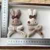 Conejo de Peluche con Botones Accesorios de Lazo Pinzas para el Cabello Fundas para Teléfono Bolsos Zapatos Calcetines Accesorios de Ropa Decoraciones DIY