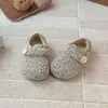 Sapatos Peludos Estilo Coreano para Meninas com Estampa de Leopardo Novo Inverno 2025 Sapatos Quentinhos de Veludo para Bebês Sapatos Externos de Algodão para Crianças