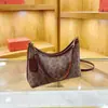 Bolsa Feminina de Luxo 2026 Novo Estilo Europeu e Americano Estampa Retrô Bolsa de Ombro Único Transversal Bolsa Casual Feminina Bolsa de Bolinho Tendência