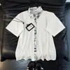 Camisa Falsa de Duas Peças com Manga Curta para Homens, Design Cool e Estiloso Estilo Americano, Camisa de Meia Manga Camada Jacquard de Listras Escuras para o Verão