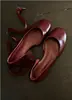 Versão em couro macio! Sapatos Vermelhos de Salto Único Estilo Francês para Mulheres, Novo Estilo Fashion de Verão com Recortes Laterais, Sola Macia Que Não Cansa Seus Pés, Sapatos Baixos Rasos