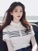 Nuevo Estilo de Verano Único y Chic Dulce y Picante Top con Cuello Polo con Diseño de Alta Gama y Camiseta de Rayas de Manga Corta de Nicho para Mujer