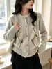 Nuevo cárdigan de punto bordado floral estilo coreano para otoño e invierno para mujer, suéter abrigo de cuello redondo de corte holgado, top suave y versátil