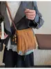 Nova bolsa de ombro com franjas em camurça, atacado do fabricante, bolsa transversal nicho da moda, bolsa quadrada pequena retrô francesa para mulheres