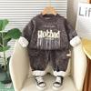 Ropa para Niños Yihao Traje de Otoño e Invierno para Niños 2025 Nuevo Conjunto de Dos Piezas con Letras Ropa de Bebé de Moda con Forro Polar