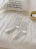 Meias brancas para meninas e mulheres, outono e inverno, meias de cano médio com bolinhas, meias folgadas estilo JK Lolita japonês, meias longas com listras finas e renda estilo coreano