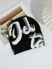 Gorro de Punto con Letras para Otoño e Invierno, Versátil y Elegante, Estilo Hip-Hop de Moda Callejera, Gorro Cálido y Cortavientos para Proteger los Oídos