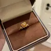 Anel de Flor Rosa Escovado Dourado com Strass para Mulheres Design de Nicho Ins Versátil Toque de Luxo Alto Índice Anel para Dedo Indicador Retro Leve Luxo