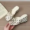 Sandalias de cuña de lunares estilo girli francés para mujer 2026 Verano Nuevas Sandalias de moda abiertas con lazo para petite