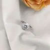 Collar de verano para mujer, sin decoloración, con trébol de cuatro hojas y circonitas, conjunto de tres piezas, collar de acero de titanio, accesorios de alta gama giratorios transfronterizos.