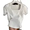 Camisa de Verão Novo Estilo com Decote Quadrado, Ombros Retos, Manga Curta, Cor Sólida, Barra Curva, Caimento Justo, Top Curto para Usar por Baixo