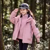 Jaqueta Infantil Estilo Primavera e Outono 2026 Novas Roupas de Outono para Crianças Top Crianças Médias e Grandes Jaqueta de Esqui de Outono para Meninas Três em Um