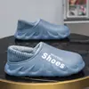 Pantuflas de algodón para mujer para el invierno de 2026, nuevo estilo casero para interior con talón cubierto, impermeables, cálidas, pantuflas forradas de felpa para hombre en invierno