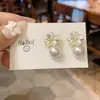 Brincos de Pérola Florais para Mulheres, de Alto Padrão, Estilosos, Modernos, Aprovados por Influenciadores, Brincos Retrô de Luxo Leve Europeus e Americanos