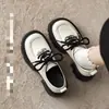 Mocasines de mujer estilo británico, nueva colección otoño 2026, negros, modernos, versátiles, con cordones, tacones gruesos y suelas gruesas para mayor altura