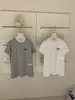 Wgwe9160 Guangzhou Shisanxing Verano Nuevo Estilo Hombro Normal Estampado de Letras Cuello Redondo Manga Corta Camiseta Top Moderno