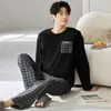 Nuevo Pijama de Terciopelo Alemán de Manga Larga 2025 para Hombre Estilo Coreano Simple Casual Talla Grande Conjunto Cálido de Ropa para el Hogar para Hombre