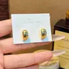 Brincos de argola lisos curvos estilo indiferente para mulheres design simples de nicho brincos com sensação de alta qualidade pequenos brincos de argola requintados