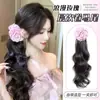Peluca de Cola de Caballo para Mujer con Pinza de Garra de Flor de Rosa, Rizos Ondulados en Capas, Trenzas Laterales, Pinza de Flor Natural Realista para el Cabello