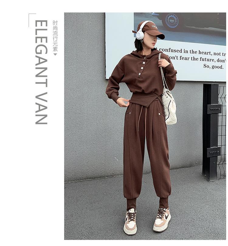 跨境淘货源分销2024秋冬季新款街头潮流减龄小个子爆款欧货网红款运动套装休闲运动气质休闲时尚流行新款秋装秋装女装时尚套装套装女装秋季套装女套装女女士运动服女装两件套套装卫衣套装休闲套装秋季套装女装时尚套装盐系休闲套装女装2024百搭设计感小众洋气欧货阿里国际站跨境采购Cross-border, shopping source, foreign trade, export, distribution 2024 fall, winter, new, street trend, explosive, European goods, network red, sportswear, leisure sports, temperament leisure, fashion popular, new autumn wear, autumn women's wear, fashion suit, women's wear, women's wear, women's wear, women's sportswear, women's two-piece, hoodie suit, casual suit, autumn suit, women's wear, Fashion suit salt department, casual suit women's dress, Ali International Station, cross-border procurement