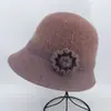 Chapéu de Balde de Tricô com Pelo de Coelho Quente Outono Inverno Chapéu para Mãe de Meia-Idade e Idosa Mulher Decoração de Flores Chapéu de Pescador à Prova de Vento Venda por Atacado