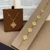 Collar y Pulsera de Trébol de Cuatro Hojas Cortado a Láser por Ambos Lados, Estilo de Corte Francés Vintage, Lujo Ligero, Conservación del Color, Chapado en Oro de 24 Quilates