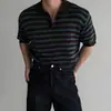 Camiseta de Rayas Texturizadas de Manga Corta para Hombre, Nuevo Estilo de Verano, Estilo Coreano, Polo de Punto de Alta Gama con Mangas Cortas