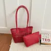 Bolsa de playa tejida hueca de gran capacidad para el verano 2026, bolso grande de encaje retro para mujer, bolso para el hombro, bolso para el antebrazo para desplazamientos suaves
