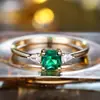 Anillo de lujo ligero vintage con forma de almohada de imitación esmeralda, chapado en oro con diamantes de talla marquesa, exquisito accesorio para el día a día para mujeres