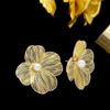 Aretes grandes de metal retro francés calados de flor para mujer, temperamento dulce, lujo ligero, elegantes, de alta gama, diseño de nicho.