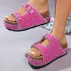Artículos en stock sandalias de corcho talla grande para mujer 2026 verano nuevas suela gruesa correa de hebilla sandalias de perlas y diamantes de imitación europeas y americanas