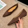 Zapatos de Mujer Slip-On Estilo Nuevo 2025 Versátiles Primavera y Verano Punta Cuadrada Marrón Transpirables Tacón Kitten Bajo para Mujer Sensación de Tacón Bajo