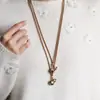 Original Exquisito Gourd de Goteo de Aceite Micro-Pavimentado con Circonita Collar de Trébol de Cuatro Hojas Accesorios para Mujer Lujo Accesible Nicho Cadena de Suéter de Gama Alta