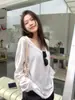 Tejido y confección originales, camiseta blanca fina de manga larga con cuello en U para mujer, top casual holgado